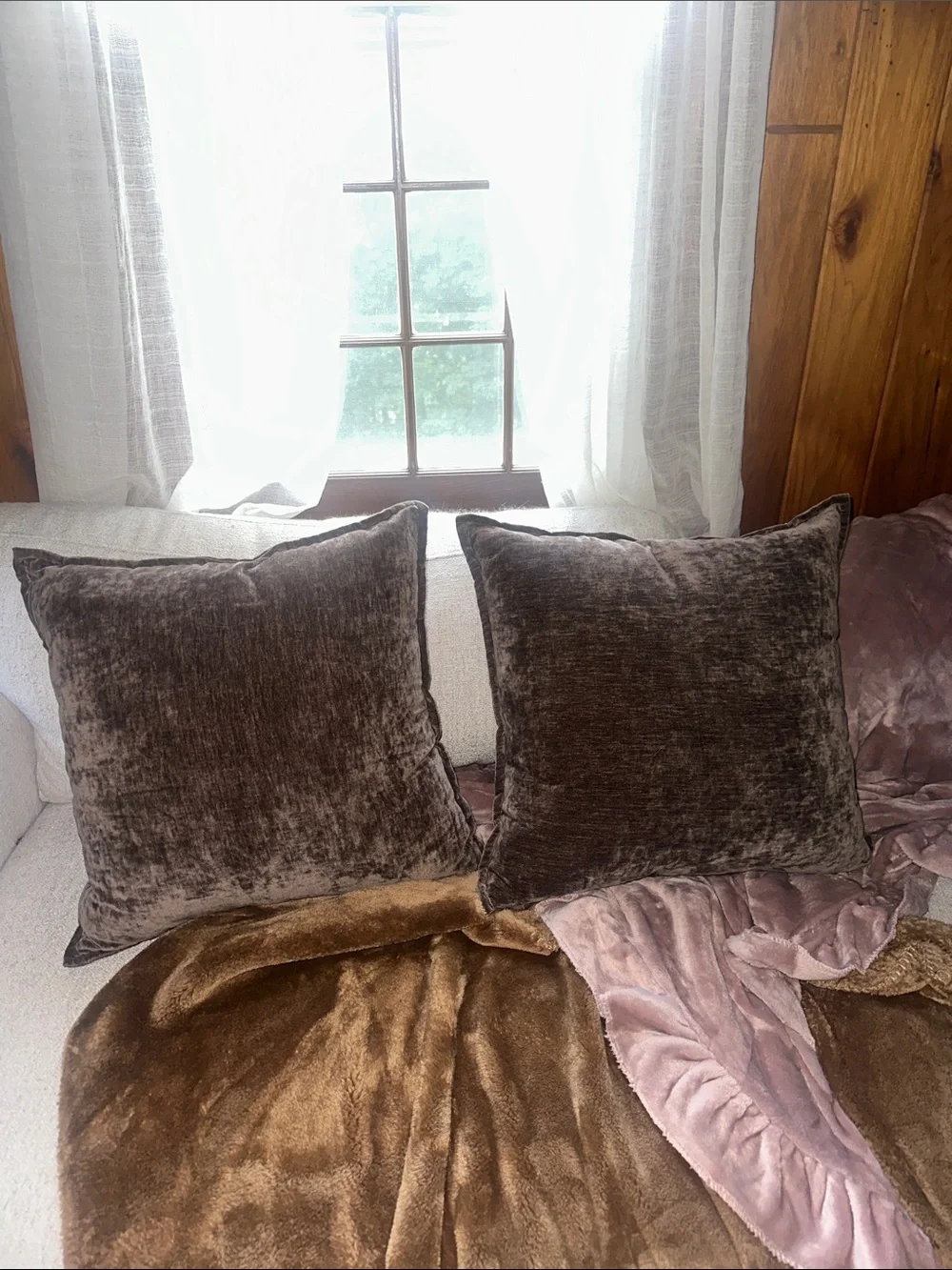 SET OF PILLOWS